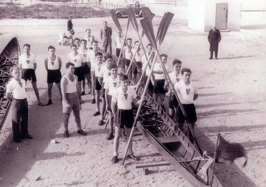 Read more about the article תערוכה על גדת הנחל | מועדון השייטים תל אביב